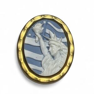 Vintage Gold Toned Statue of Liberty Lady Clip Cameo‎ Aesthetic Blue White Flag